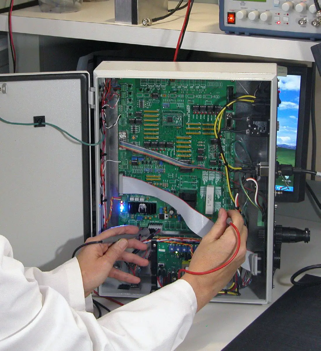 Qualified electronic engineers